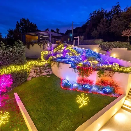 Villa Altavista - Seaview & Relax With Heated Pool & Minigolf Opatija