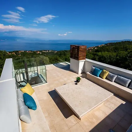 Altavista - Seaview & Relax With Heated Pool & Minigolf