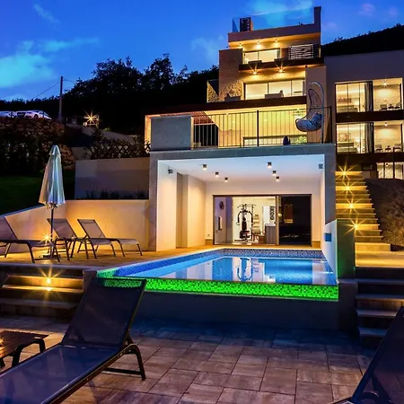 Altavista - Seaview & Relax With Heated Pool & Minigolf Villa
