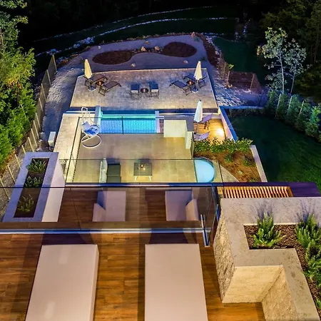 Villa Altavista - Seaview & Relax With Heated Pool & Minigolf Opatija